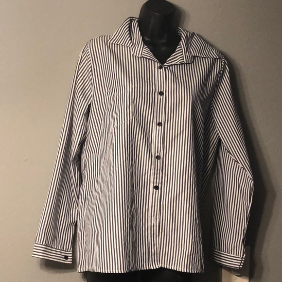 Top navy and white button down top - Picture 1 of 1